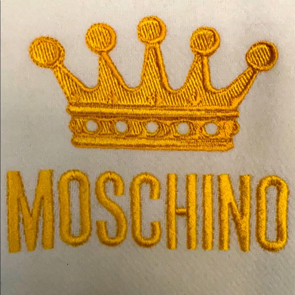 MOSCHINO NWT VINTAGE 💯% LAMBSWOOL SCARF